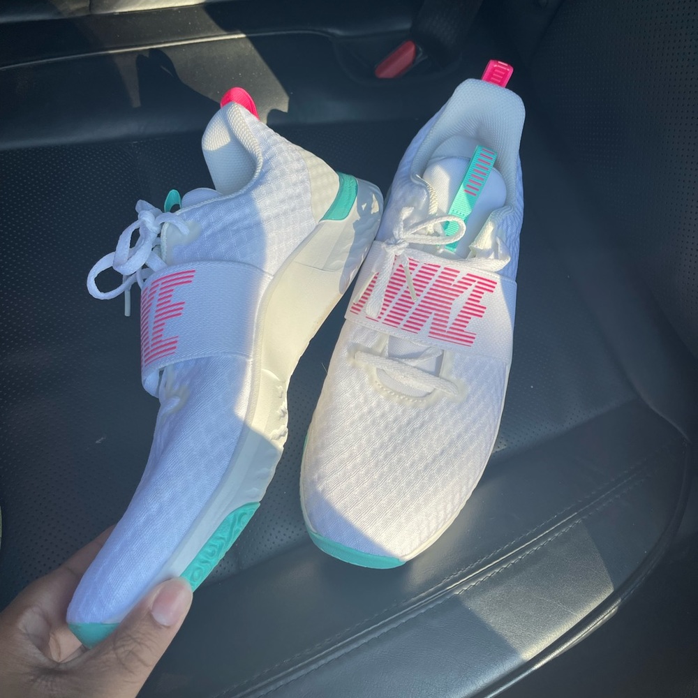 Nike running shoe - Picture 2 of 6